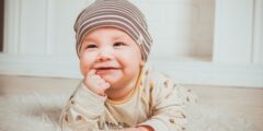 ما هي أعراض التسنين عند الرضع؟ وكيفية التعامل معها؟