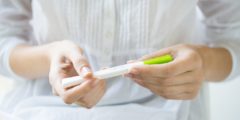 هل اختبار الحمل المنزلي قبل موعد الدورة يعطي نتيجة اكيدة ومضمونة؟