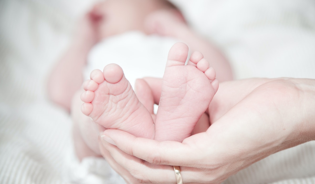 طرق علاج الإمساك عند الرضع حديثي الولادة