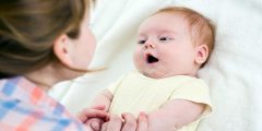 أعراض التوحد عند الرضيع في العام الأول من عمره